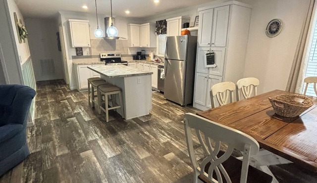 Cozy 3 BD NEW home in tranquil Apalachicola. Golf cart extra low pricing