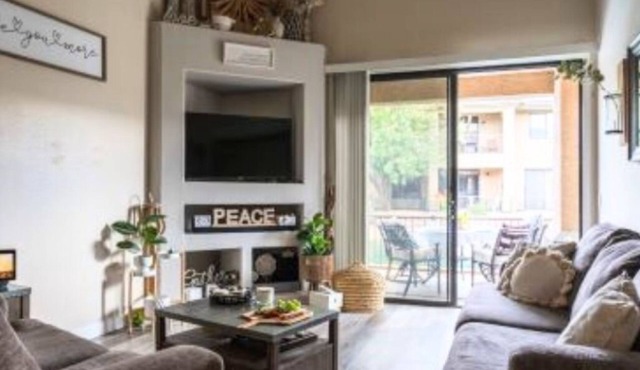 Cozy 3-BD Villa w/Pond Views and Private Yoga in Chandler