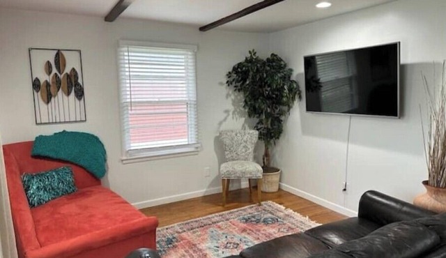 Cozy 3 bdr house walking distance to Lemoyne. Near SU, hospitals & downtown