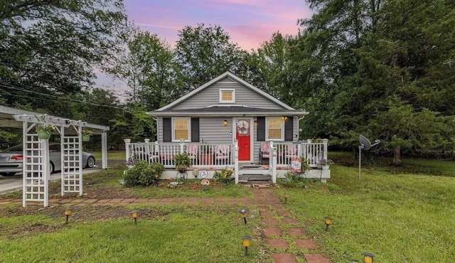 Cozy 3 Bdrm home in King George. 5 mins to Dahlgren Naval Base and Southern MD