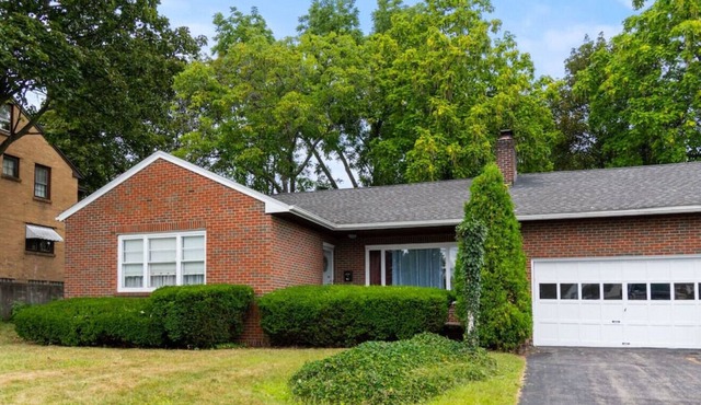 Cozy 3-BDRM Ranch in Irondequoit