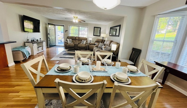 Cozy 3 Bed 2 Bath 2 cot minute from Va Creeper Trail Bristol Speedway Hard Rock