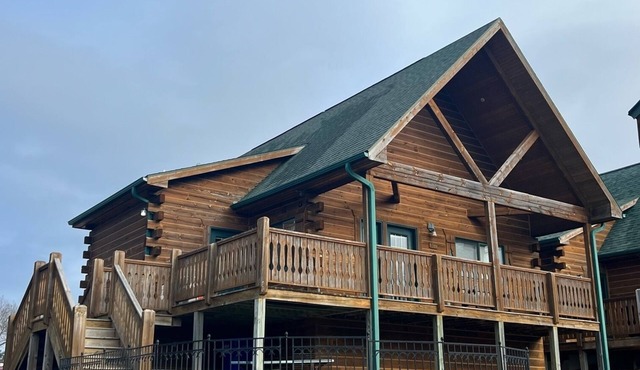 Cozy 3 Bed 2 Bath Cabin located next to Three Bears Resort in Warrens Wisconsin