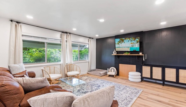 Cozy 3 bed 2 bath cottage near Oldtown Historic Folsom.