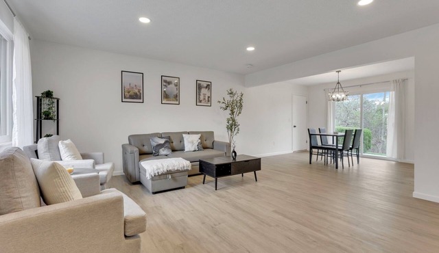 Cozy 3 bed, 2 bath Ranch Home in Columbus with Garage Parking