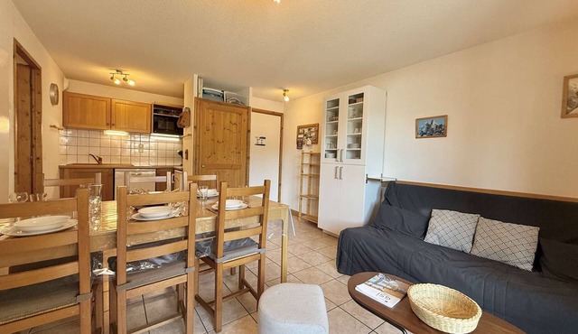 Cozy 3-Bed Apartment in Flumet with Balcony, Parking, and Free Wi-Fi