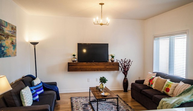 Cozy 3-Bed Retreat Near Welland Canal