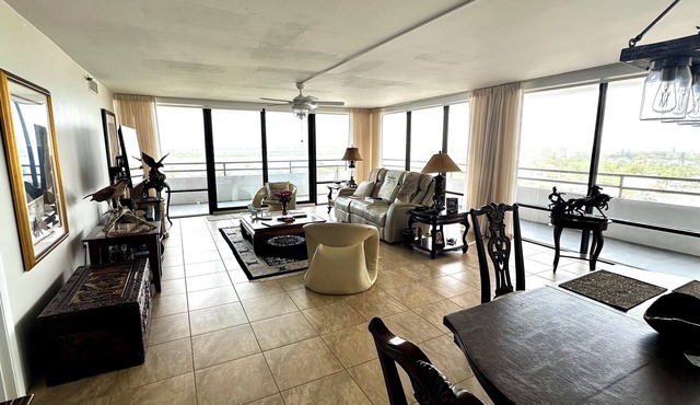 Cozy 3-bedroom condo fully furnished in enchanting Daytona Beach Shores