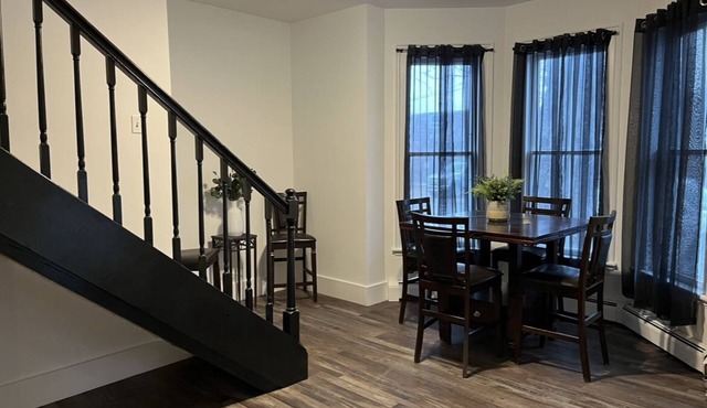 Cozy 3 bedroom, 1 bathroom townhouse!