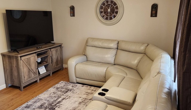 Cozy 3 bedroom/1 bathroom home