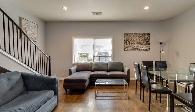 Cozy 3 bedroom 2 bath apartment in the heart of San Fernando