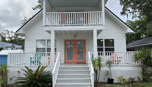 Cozy 3 bedroom 2 bath with views of the River