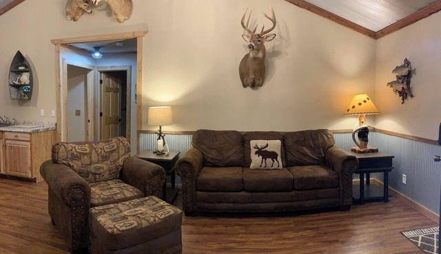 Cozy 3-bedroom, 2 bath cabin in charming neighborhood near Sardis Lake, Como, MS