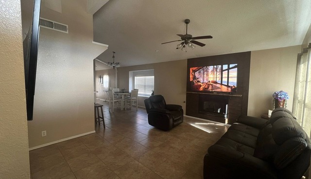 Cozy 3-bedroom/2 bathroom house in charming El Paso