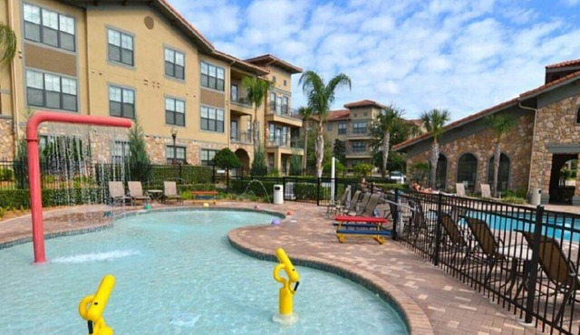 Cozy 3 Bedroom 3 Bathroom Condo in Bella Piazza