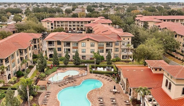 Cozy 3 Bedroom 3 Bathroom Condo in Bella Piazza