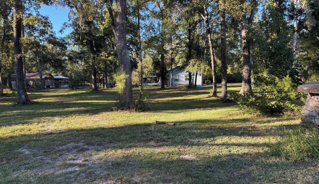 Cozy 3 bedroom 3 bathroom in Lake City, FL right by Falling creek Falls