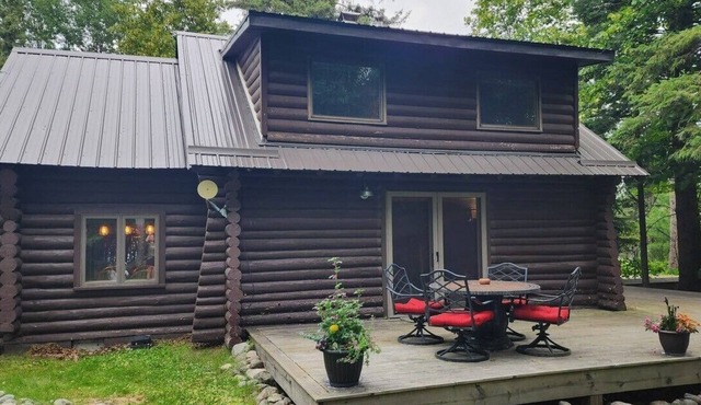 Cozy 3-Bedroom All-Season, Drive-To Lakeside Log Cabin - Under New Ownership