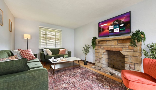 Cozy 3-bedroom - amazing coffee - easy parking