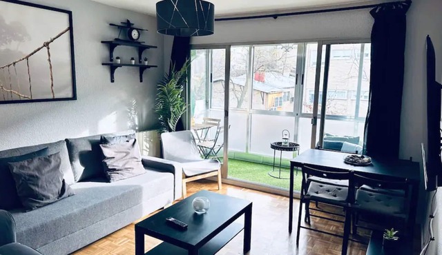 Cozy 3 Bedroom Apartment in Fuencarral