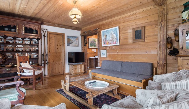 Cozy 3-bedroom apartment near Megève center, balcony, fireplace, sleeps 8