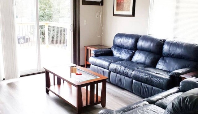 Cozy 3 bedroom apartment with free garage/parking