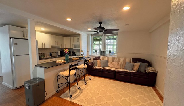 Cozy 3-bedroom apartment with AC and WiFi in charming Hull