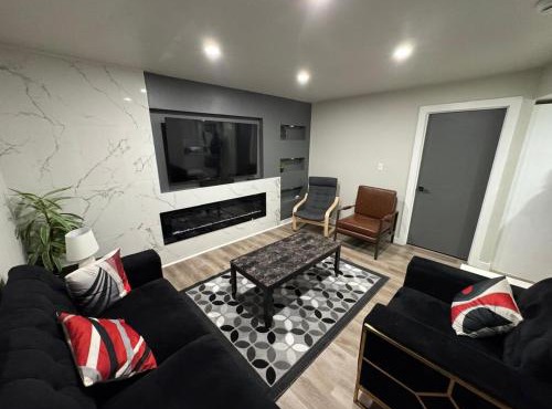 Cozy 3-Bedroom Basement Suite with Private Entrance