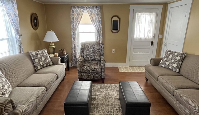 Cozy 3-bedroom cottage encased by expansive country pastures!