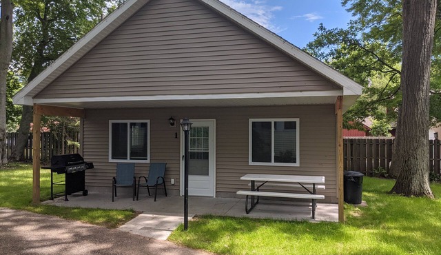 Cozy 3-bedroom cabin with lake view and access.