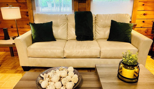 Cozy 3-bedroom cabin with WiFi, AC near Hopewell & Prince George