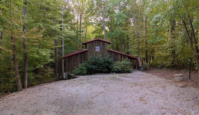 Cozy 3-bedroom cabin with private dock