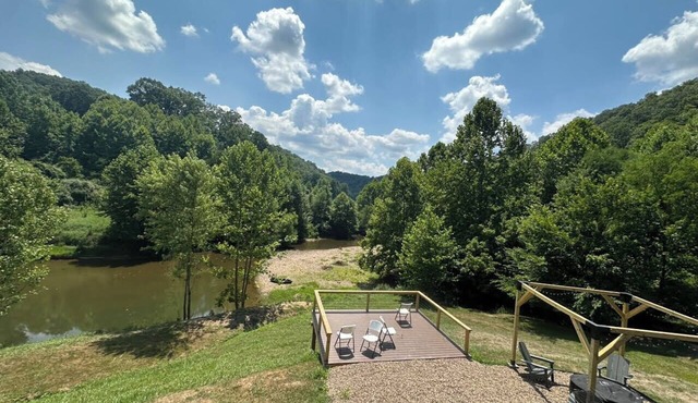Cozy 3-bedroom cabin in welcoming Grantsville with AC, WiFi