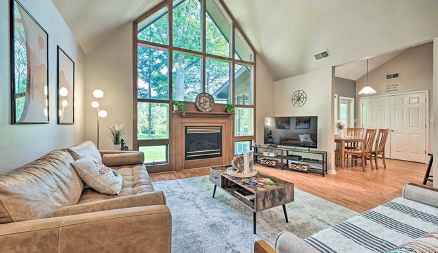 Cozy 3 Bedroom Cabin Fits up to 10 Guests!