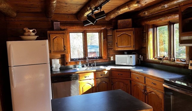 Cozy 3 Bedroom Cabin in a Quiet Setting