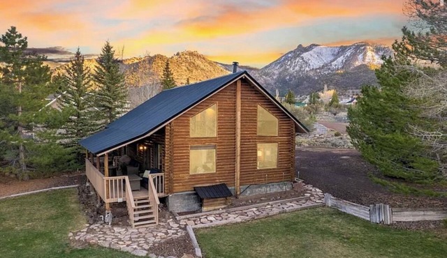 Cozy 3-bedroom cabin in perfect Pine Valley with AC