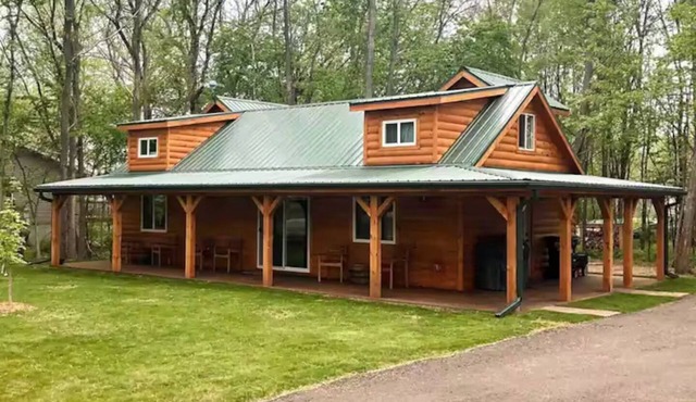 Cozy 3-bedroom Cabin close to Lake Pepin and Villa Belleza Winery.