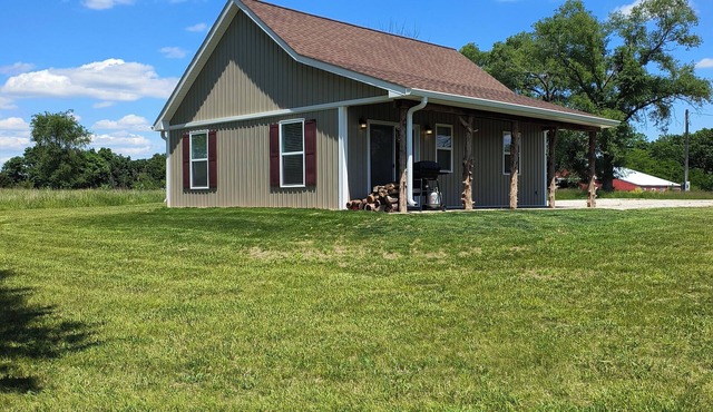 Cozy 3 bedroom cabin, country setting, North East Missouri