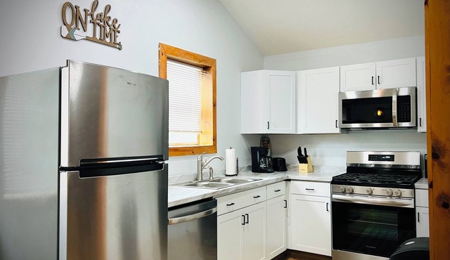 Cozy 3-bedroom Cabin in Historic Lake Idlewild