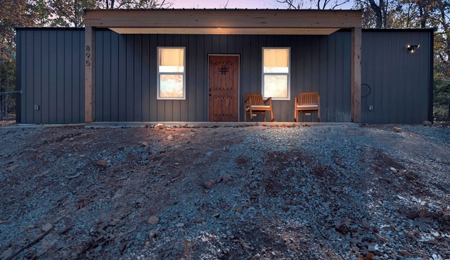 Cozy 3-bedroom cabin in awesome Hardy with AC - Near Cherokee Village WiFi