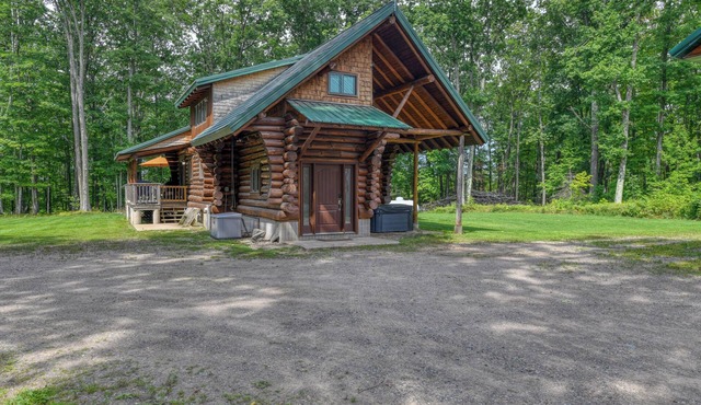 Cozy 3-bedroom cabin in Fence near Lake Hilbert and UTV/Snowmobile Trail System