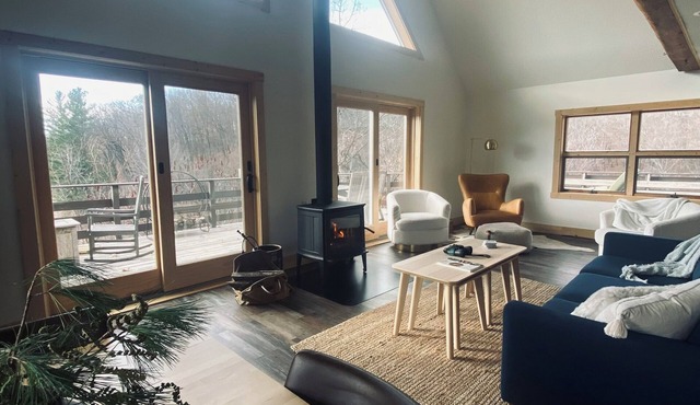 Cozy 3-bedroom cabin in the delightful Driftless area of Wisconsin with WiFi, AC
