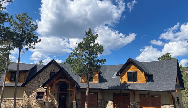Cozy 3-bedroom cabin in peaceful Golden Colorado Rockies with WiFi