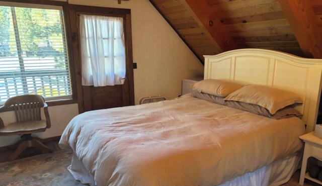 Cozy 3-bedroom cabin in peaceful Mineral, inside the Lassen National Forrest.