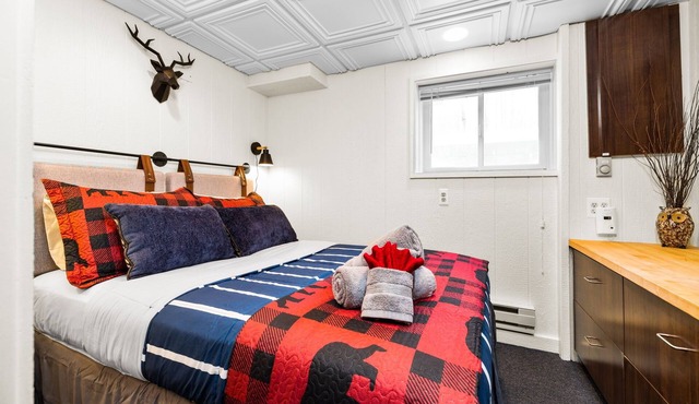 Cozy 3 Bedroom Cabin Near Shanty Creek: Golf + Hike + Snowmobile