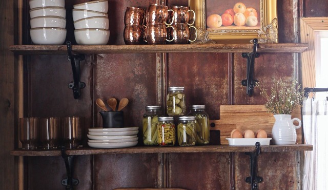 Cozy 3-bedroom cabin on a horse ranch where tranquility meets rustic charm!