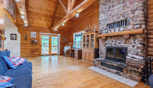 Cozy 3-bedroom cabin with WiFi and AC in tranquil Greenwood