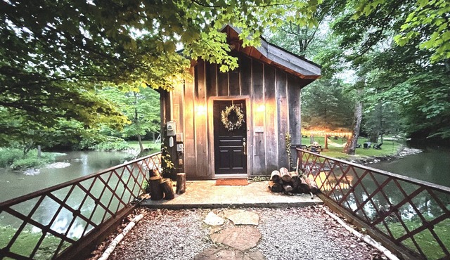 Cozy 3-bedroom cabin in lovely New Albany with WiFi, AC