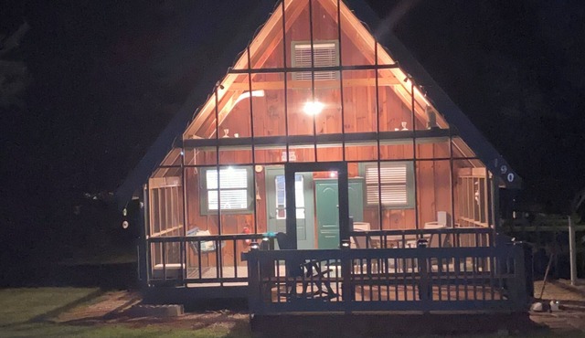 Cozy 3-bedroom cabin with all the amenities two miles from Cave Run Lake.