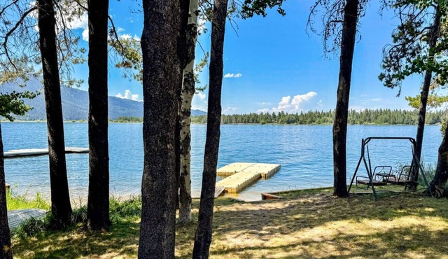 Cozy 3-Bedroom Cabin with Lake Access and Views